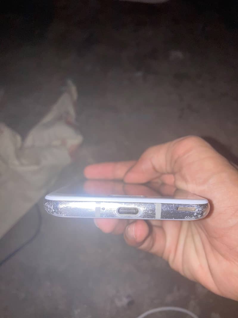 Sharp Aquos R2 2