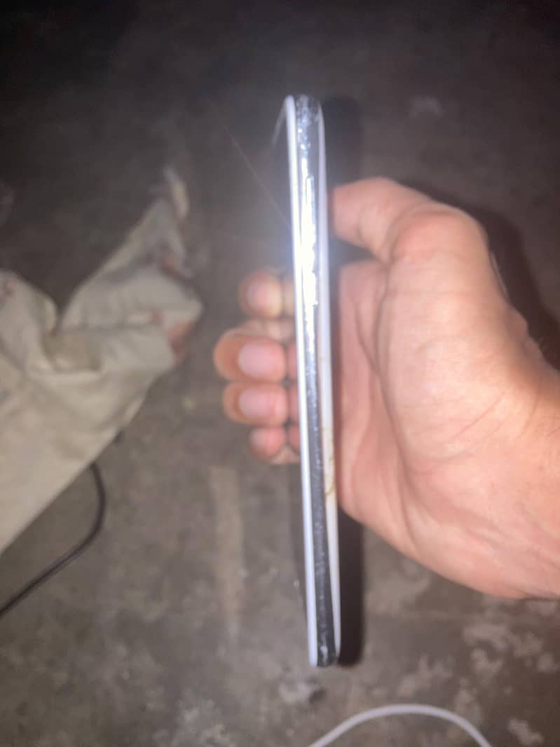 Sharp Aquos R2 3