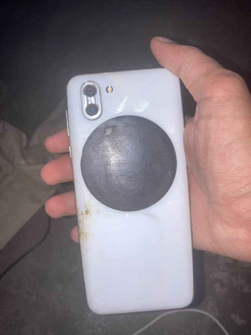 Sharp Aquos R2 4
