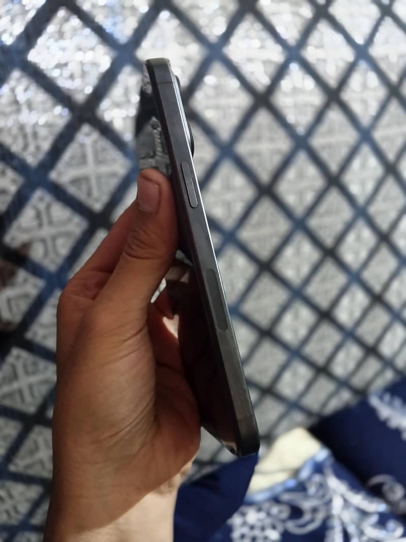 Apple iPhone 15 Pro Max 2