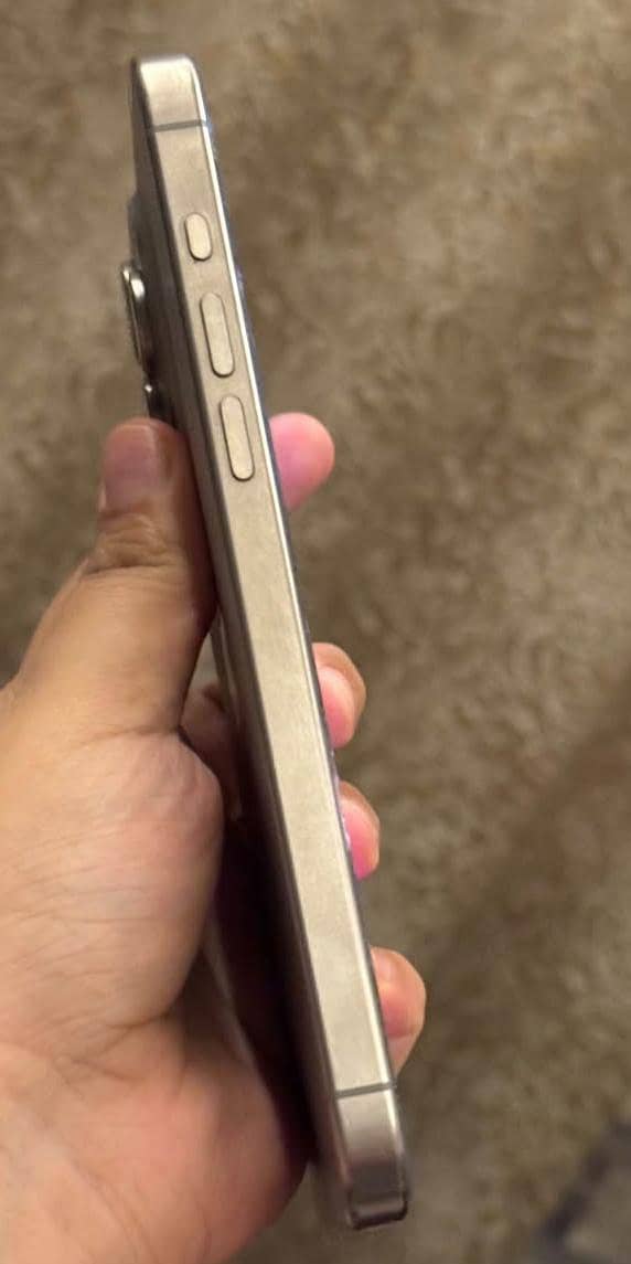 Apple iPhone 15 Pro Max 2