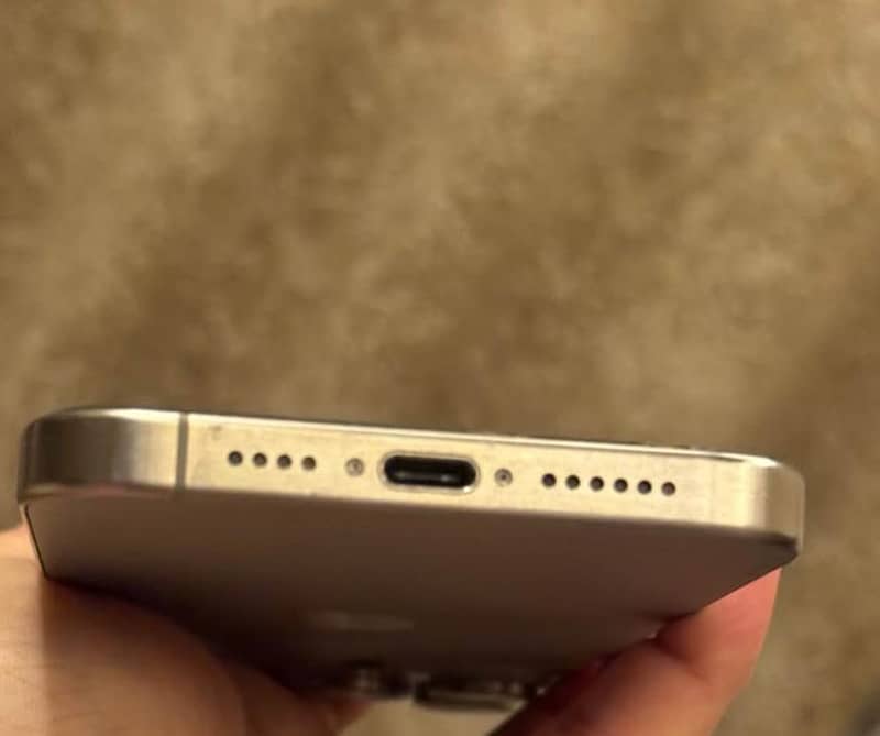 Apple iPhone 15 Pro Max 3