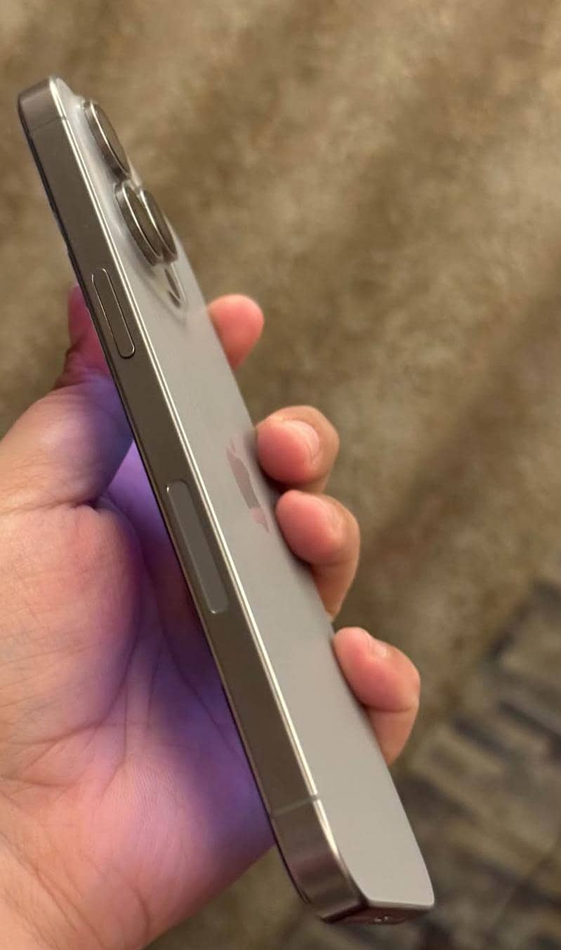 Apple iPhone 15 Pro Max 4