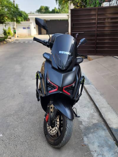 Revoo E52