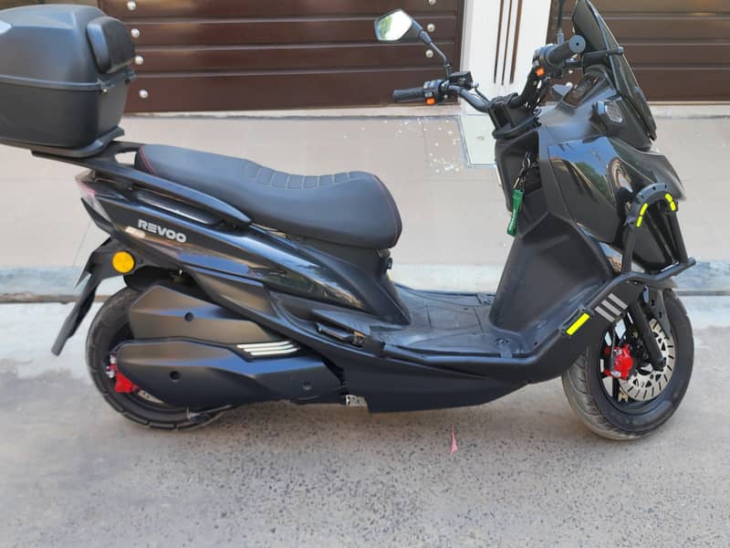 Revoo E52 4