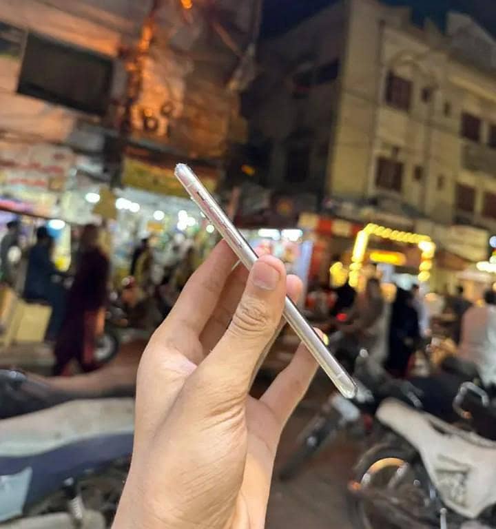 Apple iPhone X 3