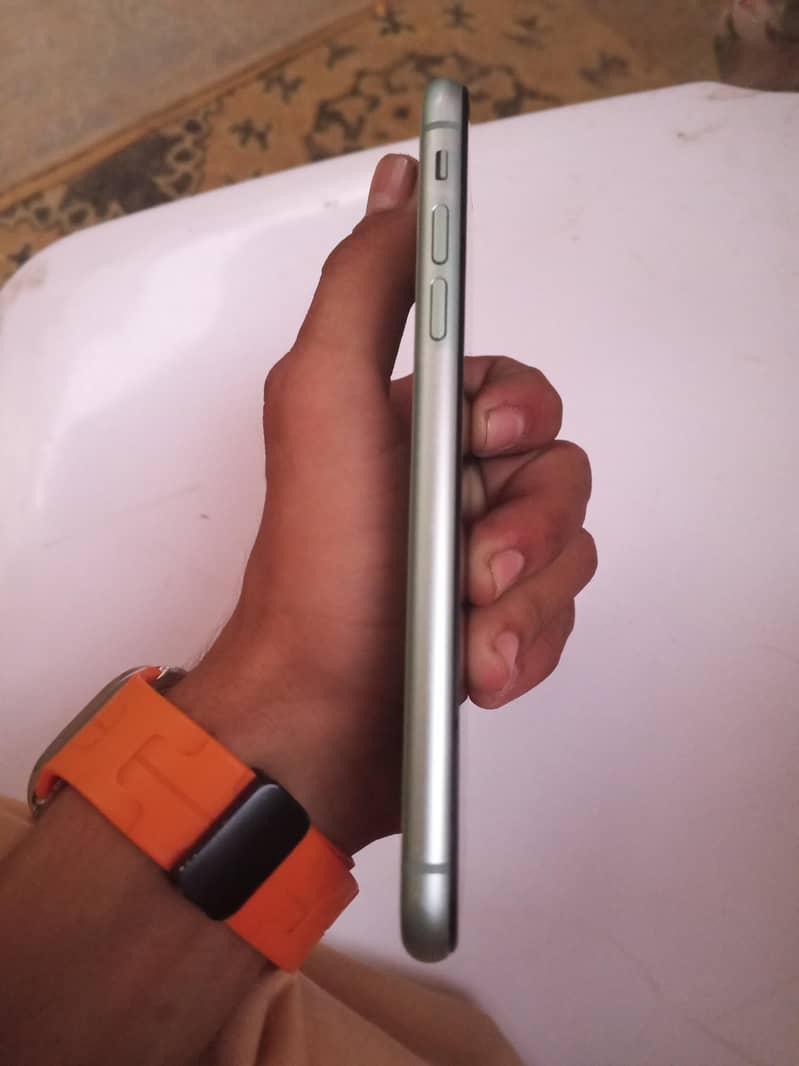 Apple iPhone 11 2