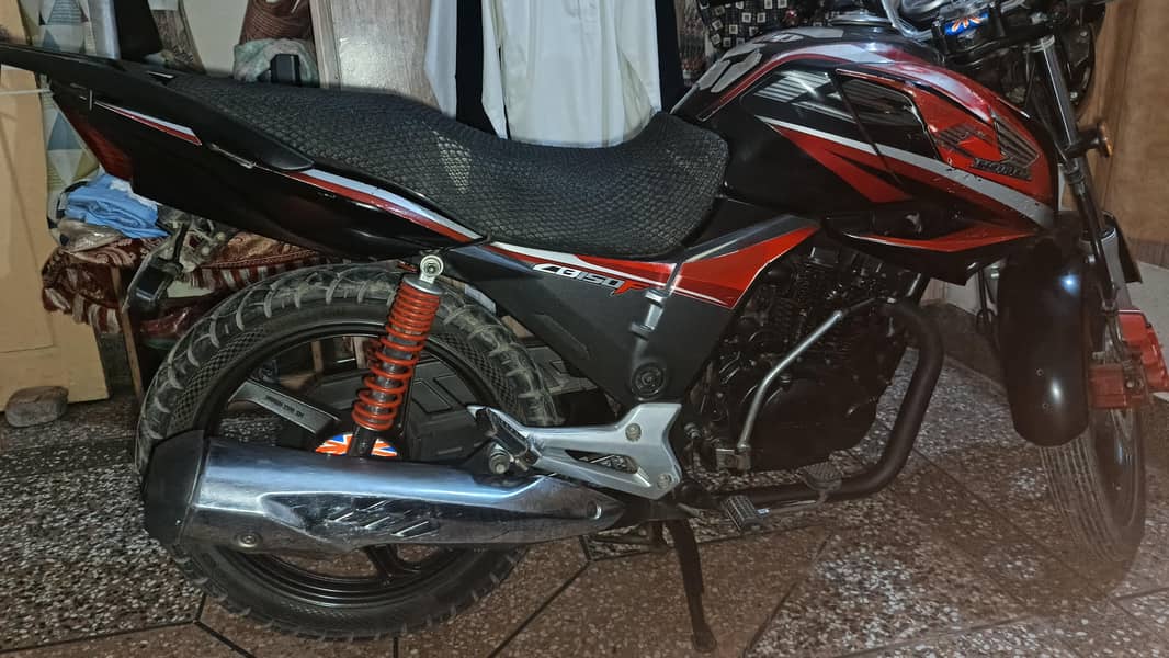 Honda CB150F 1