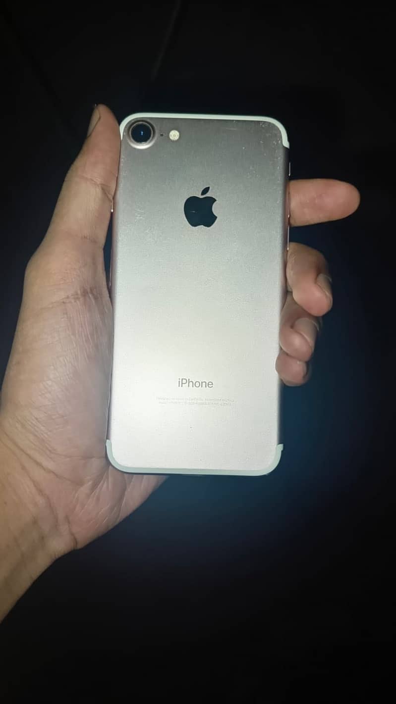 Apple iPhone 7 0
