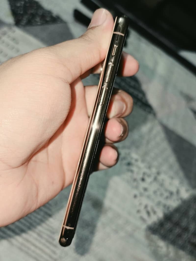 Apple iPhone 11 Pro 4