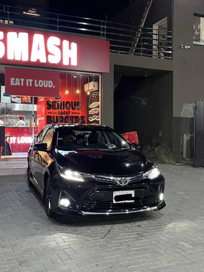 Toyota Corolla Altis Grande CVT-i 1.8 Black: Black Interior