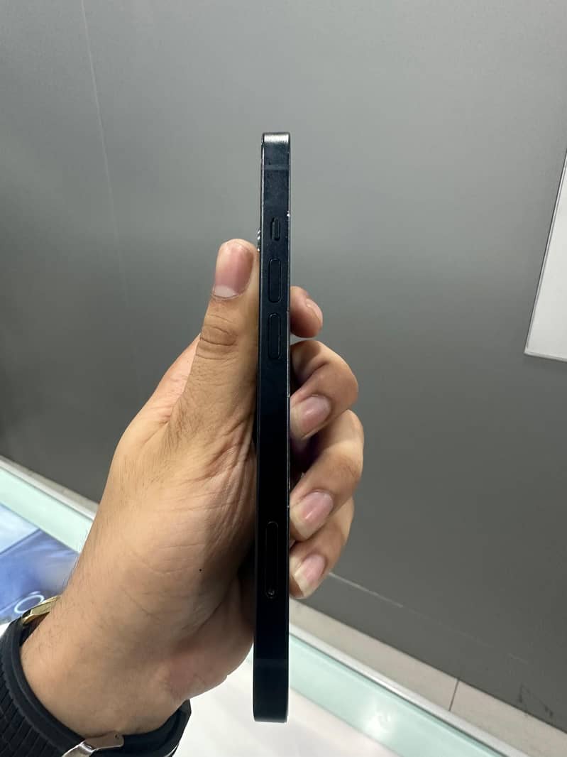 Apple iPhone 13 3