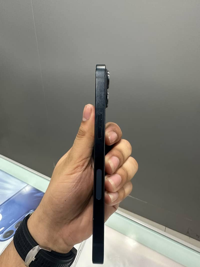 Apple iPhone 13 4