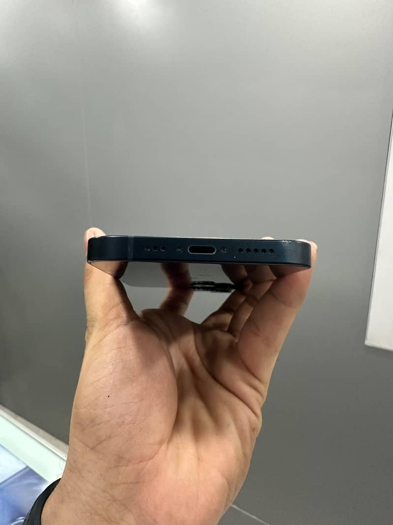 Apple iPhone 13 5