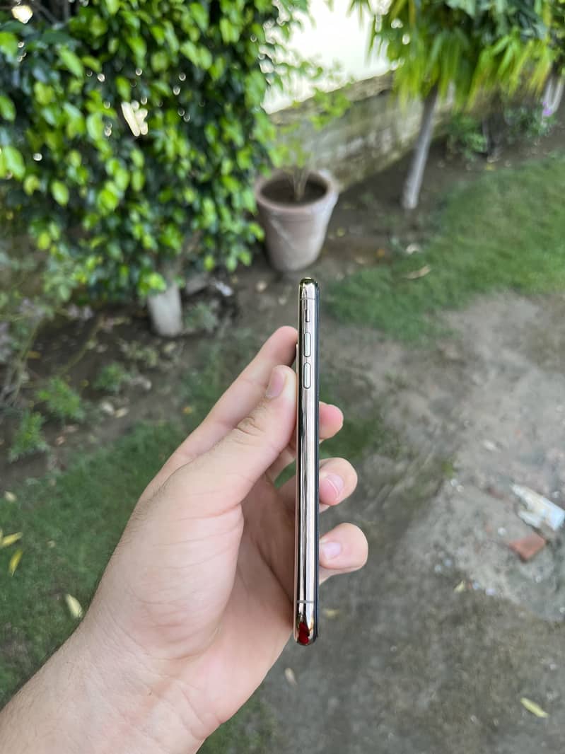 Apple iPhone XS 1