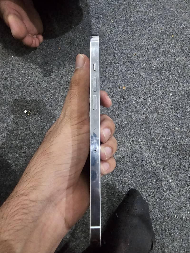 Apple iPhone 12 Pro Max 4