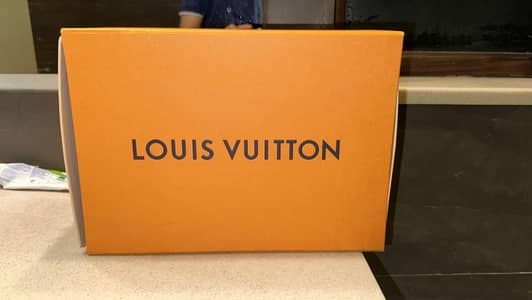 LOUIS VUITTON