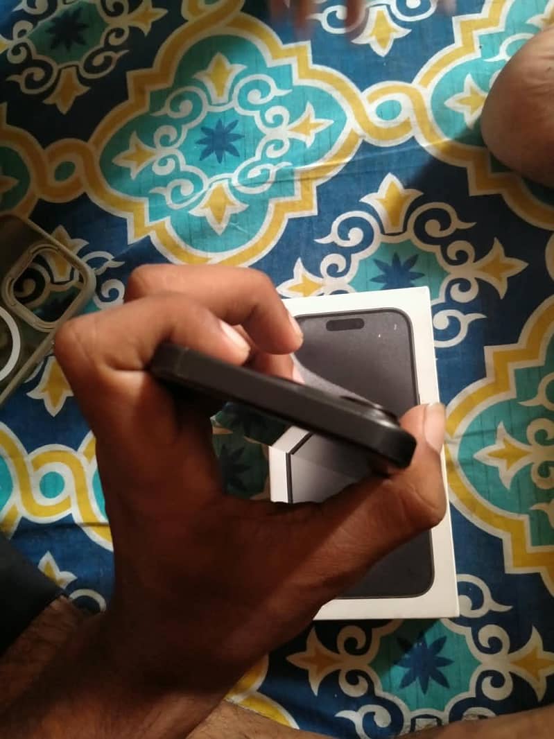 Apple iPhone 15 Pro 4