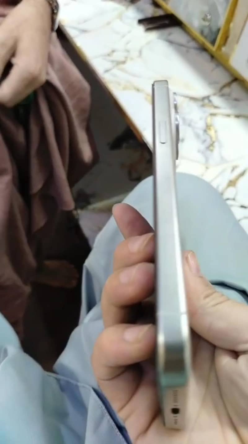 Apple iPhone 15 Pro Max 3