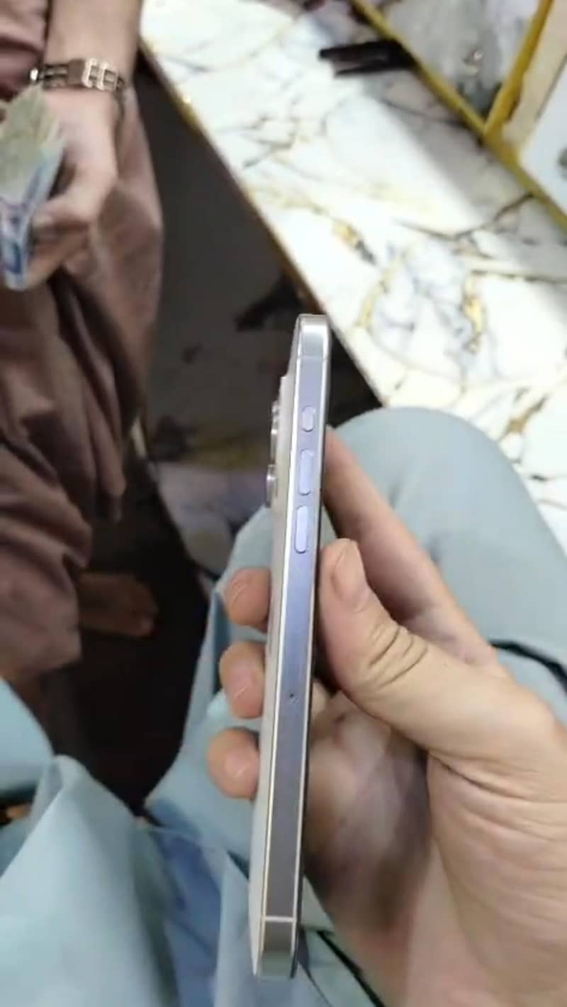 Apple iPhone 15 Pro Max 5