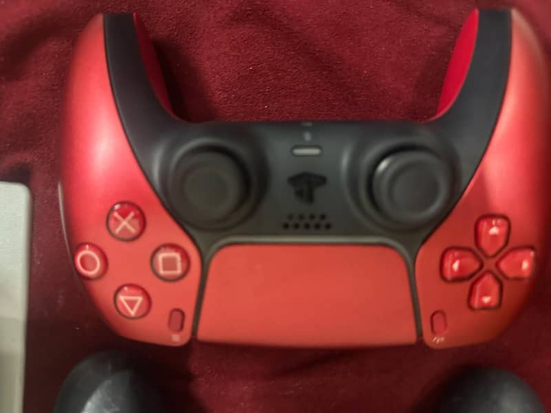 ps5 with 2 controller and 3 games 3