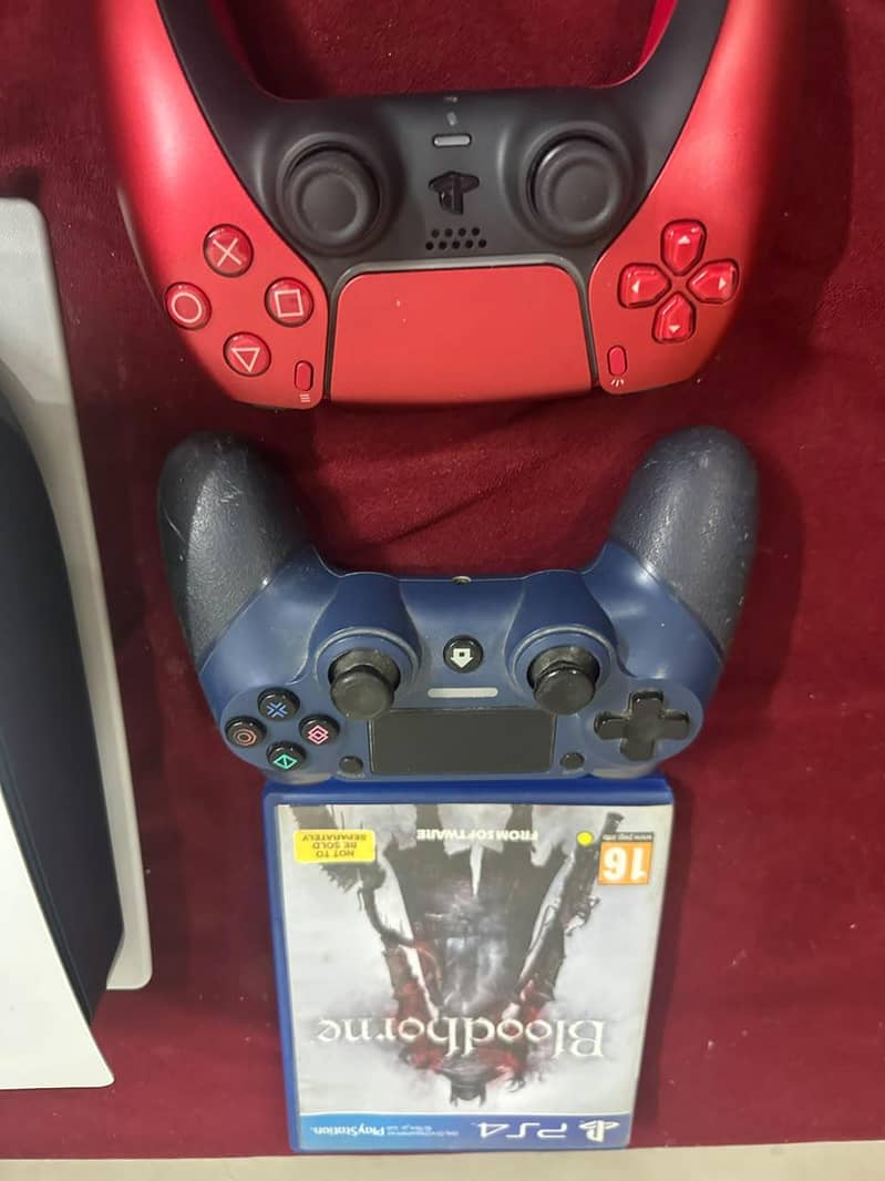 ps5 with 2 controller and 3 games 5