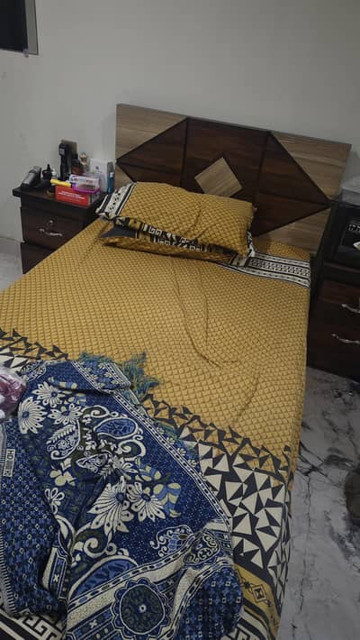 Sing bed with side table and mattress