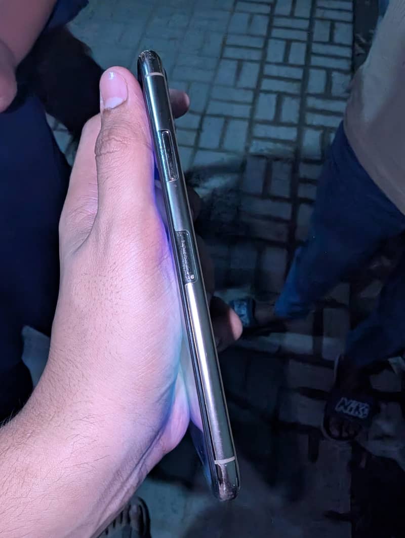 Apple iPhone 11 Pro Max 2