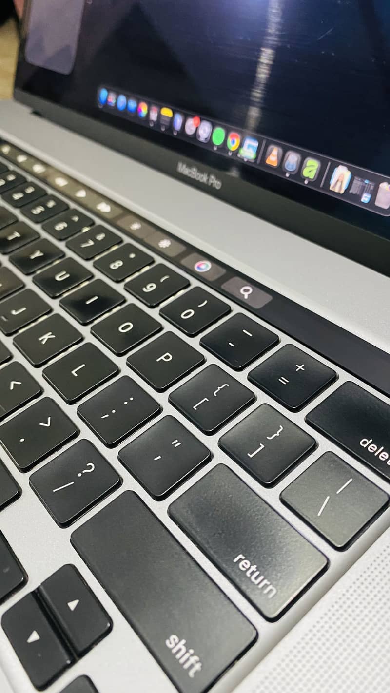 Apple MacBook Pro 1