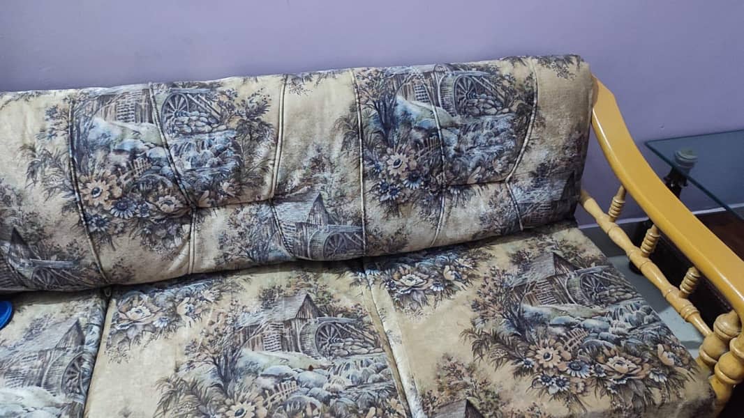 3+2 sofa set with 1 small side table 3