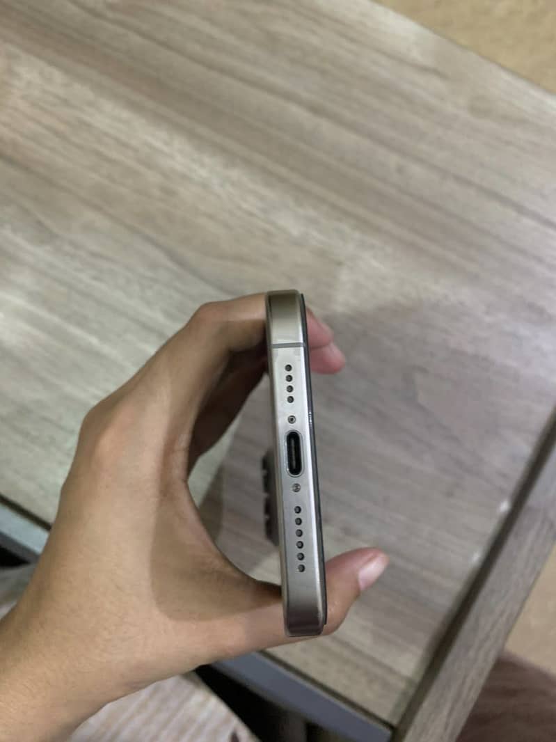 Apple iPhone 15 Pro Max 2