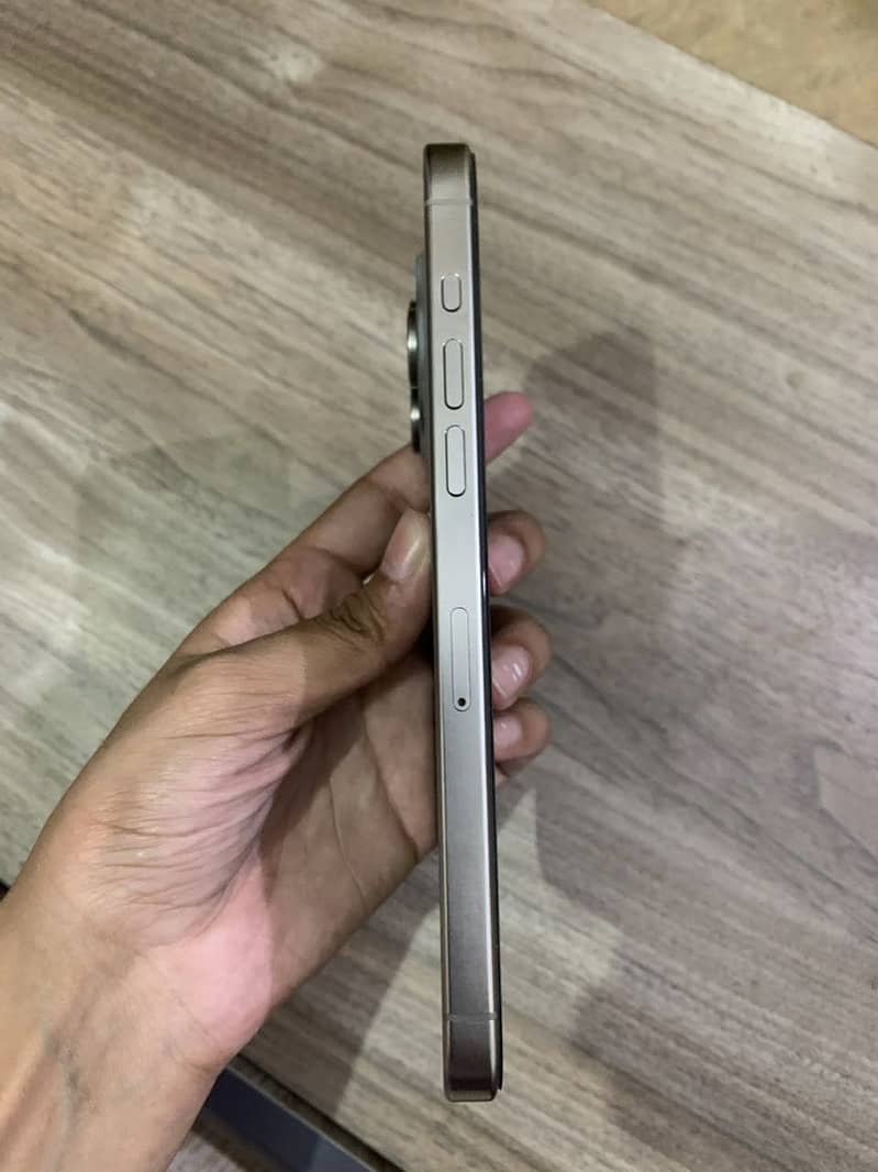 Apple iPhone 15 Pro Max 3