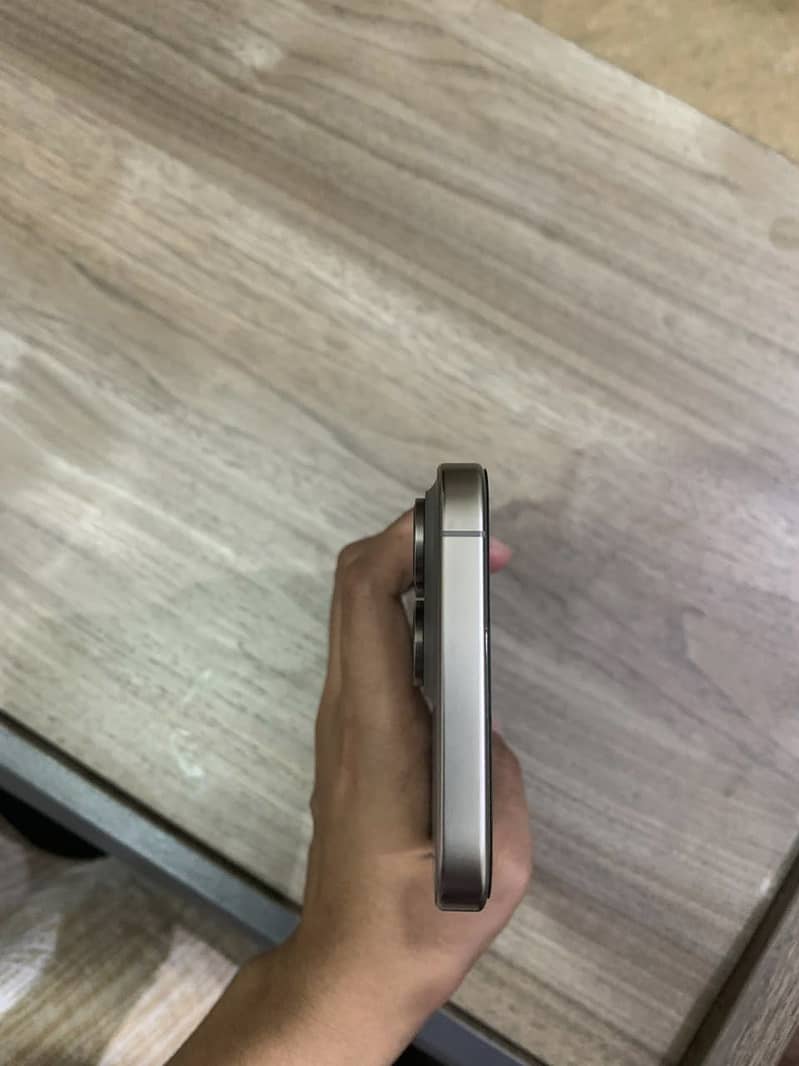 Apple iPhone 15 Pro Max 4