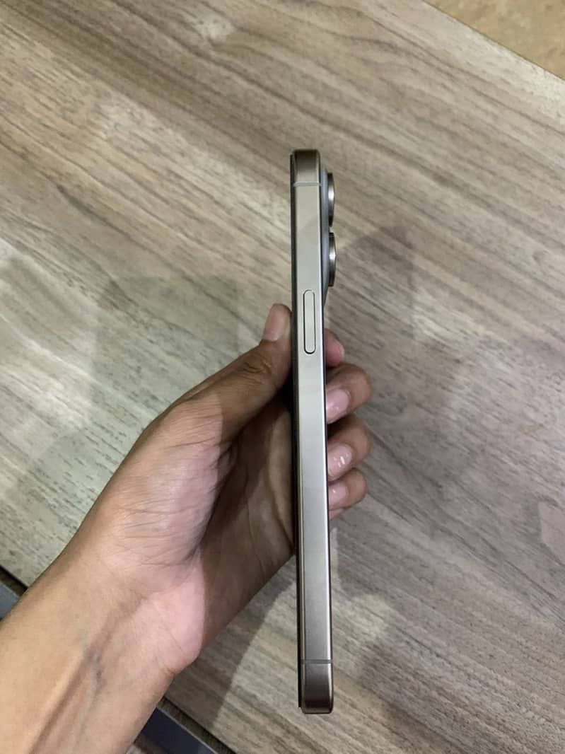 Apple iPhone 15 Pro Max 5