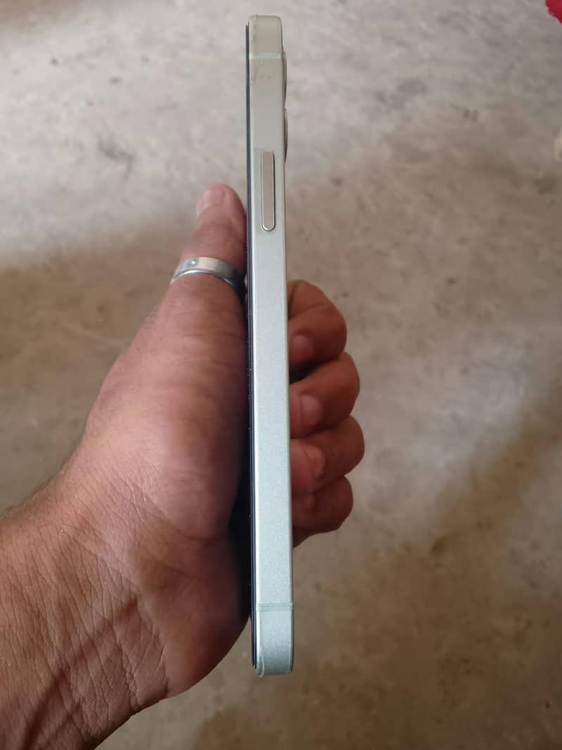 Apple iPhone 11 4