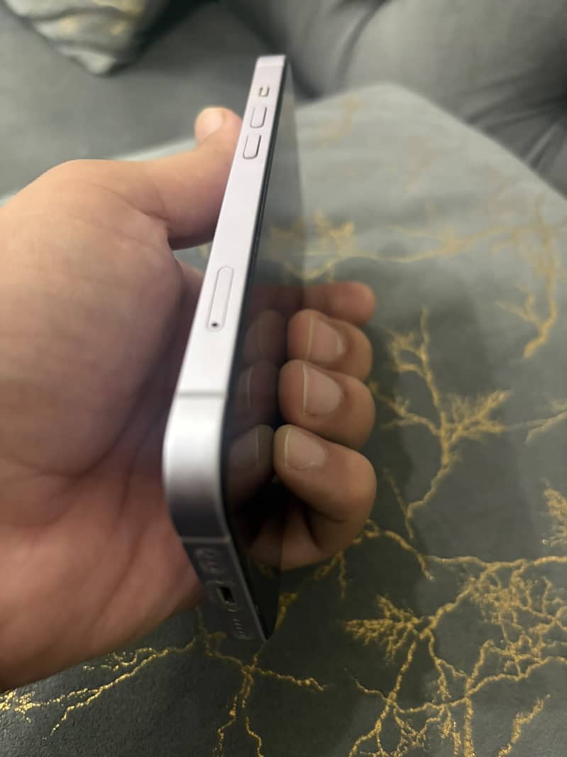 Apple iPhone 14 3