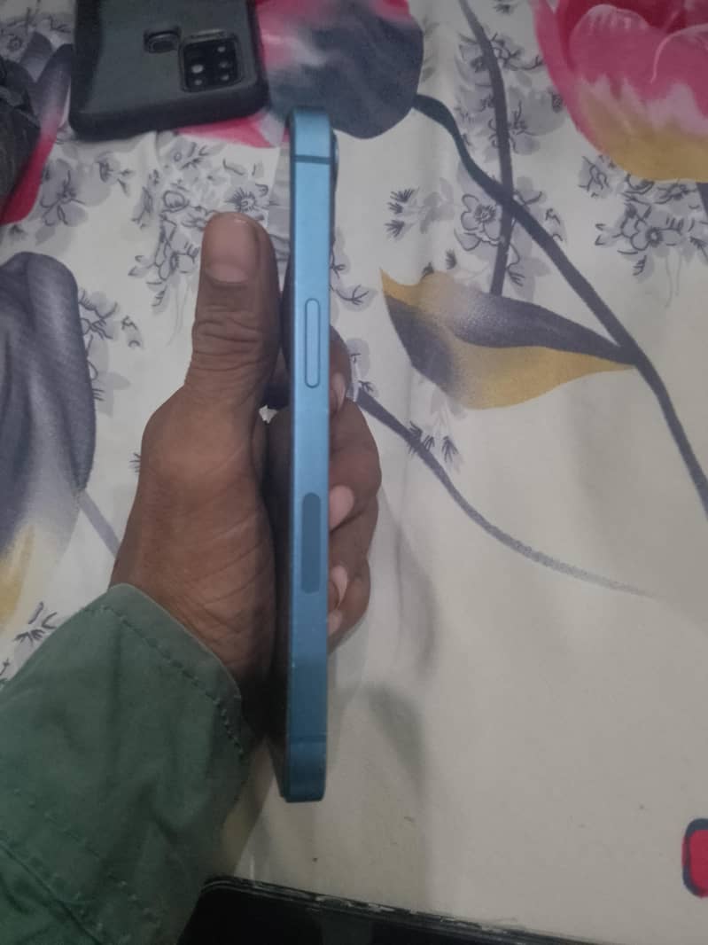 Apple iPhone 13 1