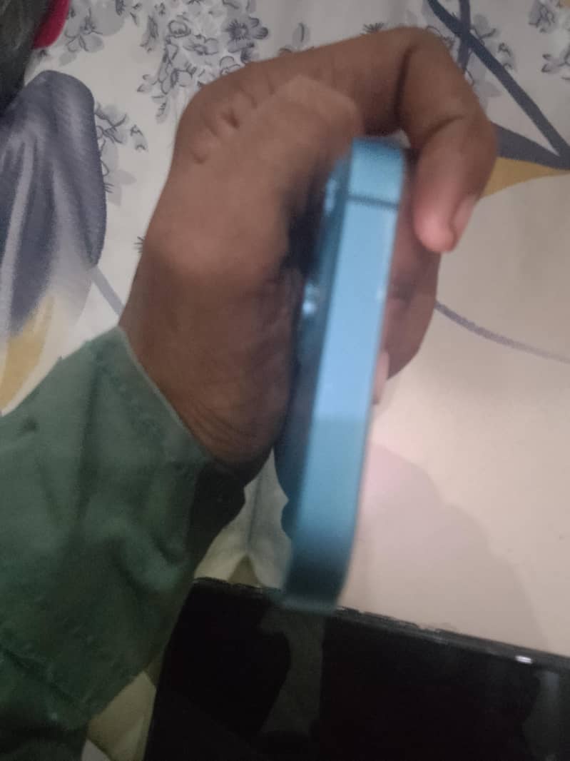 Apple iPhone 13 6