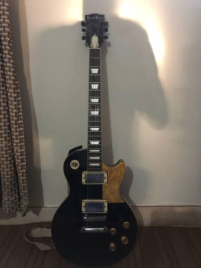 Black Les Paul Style Electric Guitar - 2 humbucker, Good Condition