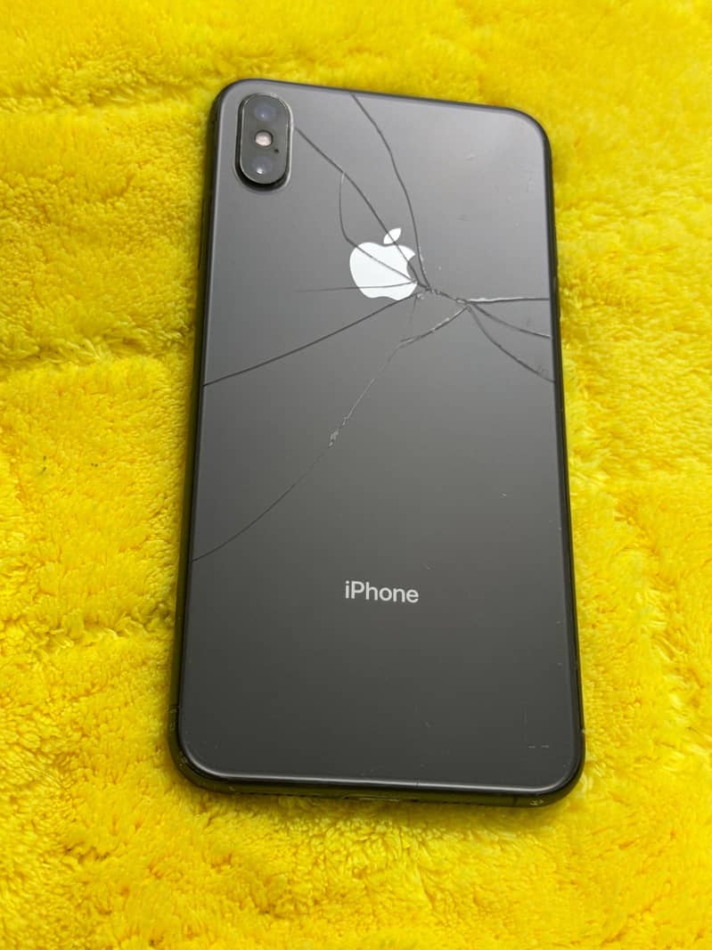 Apple iPhone XS Max 4
