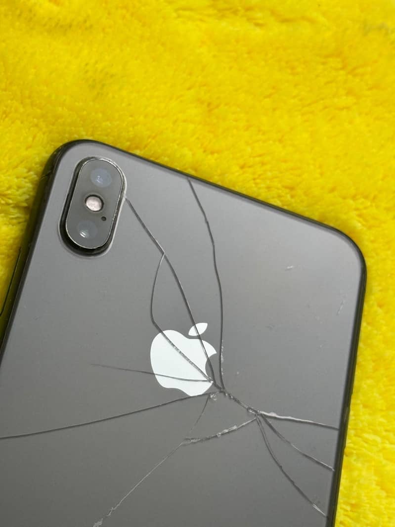 Apple iPhone XS Max 5