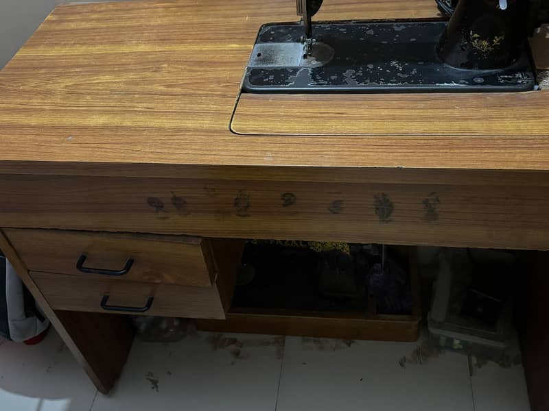 Sewing machine with stand 1
