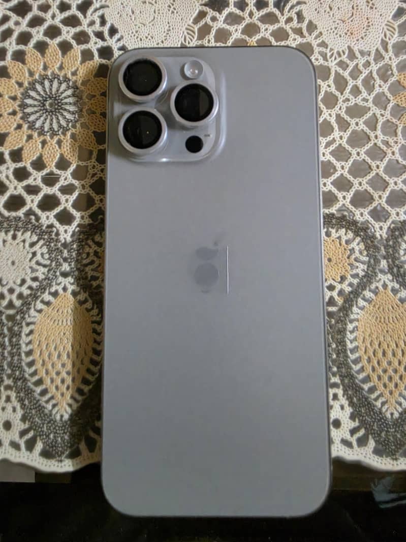 Apple iPhone 16 Pro Max 2