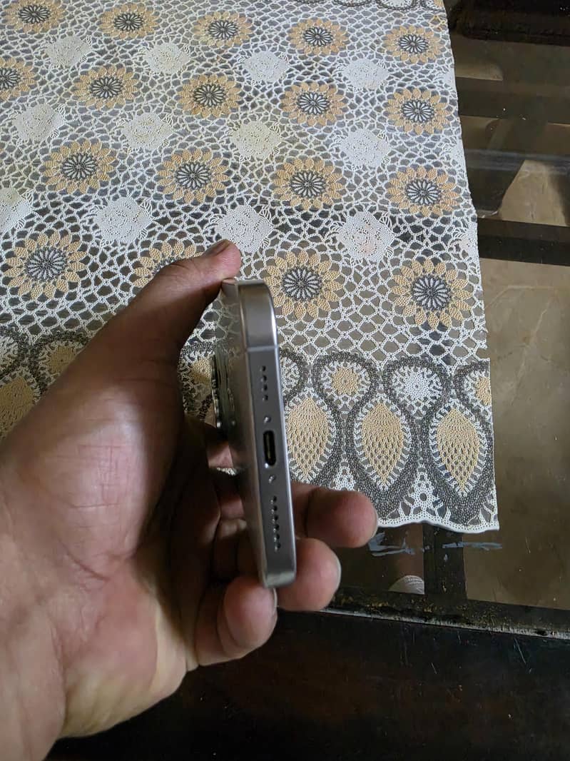 Apple iPhone 16 Pro Max 7