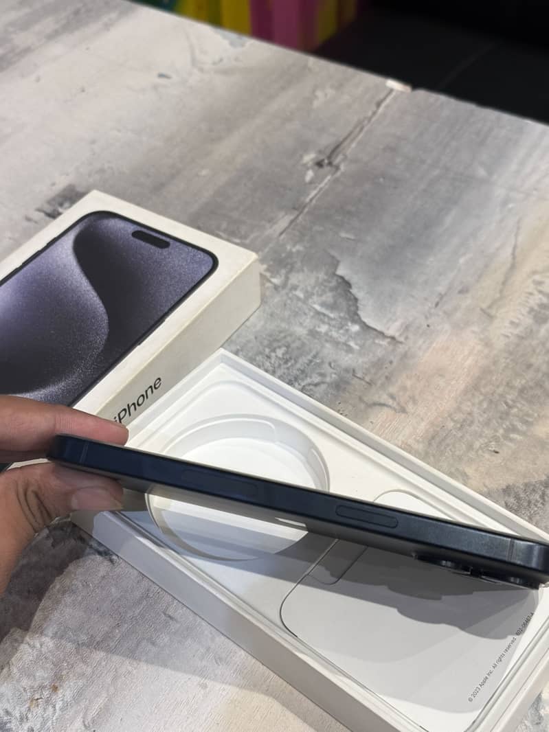 Apple iPhone 15 Pro Max 3