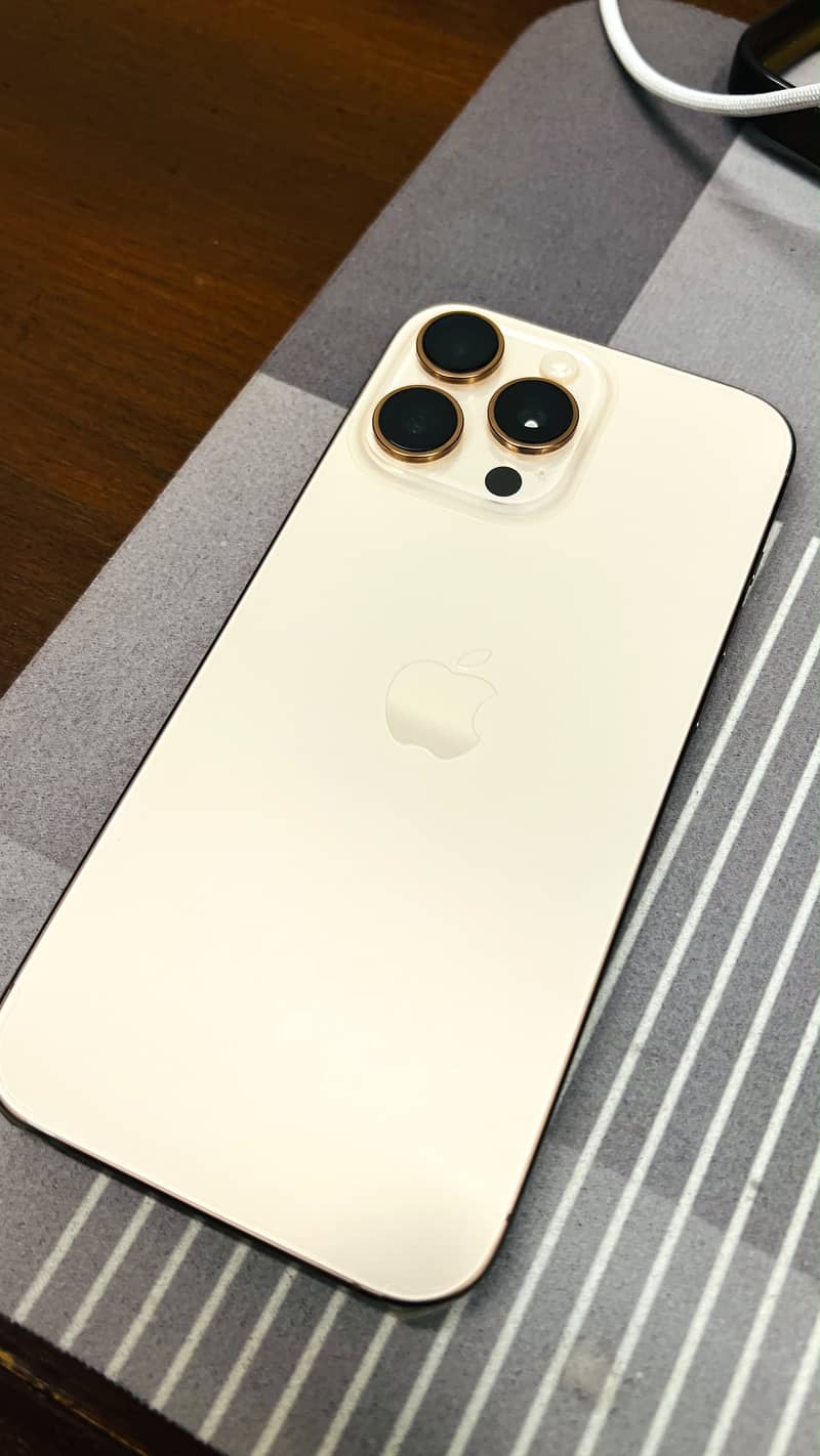 Apple iPhone 16 Pro Max 3