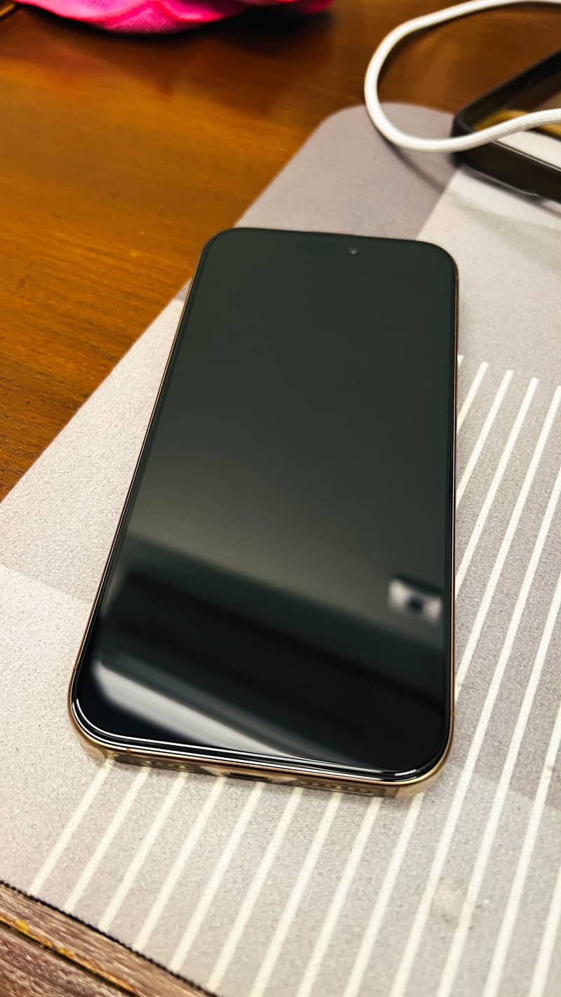 Apple iPhone 16 Pro Max 4