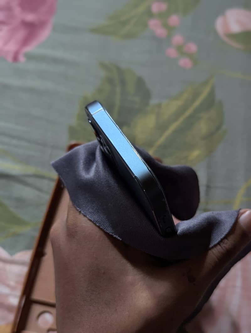 Apple iPhone 12 Pro 3