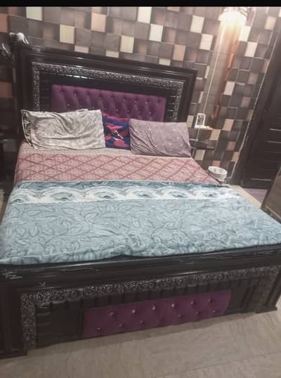 bed condtion like new without mattres