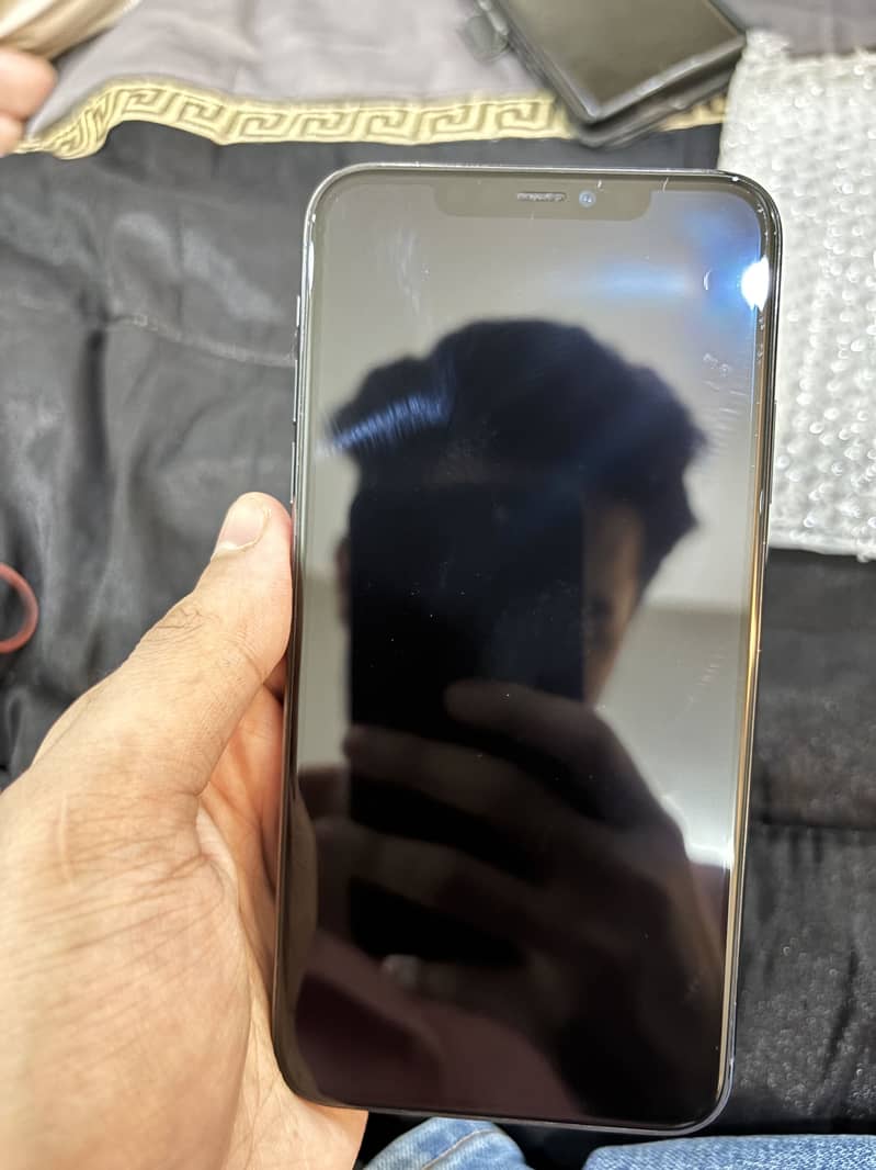 Apple iPhone 11 Pro Max 2